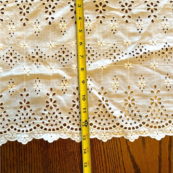 2 Piece Vintage Eyelit Table or Shelf Runner - Picture 5 of 6